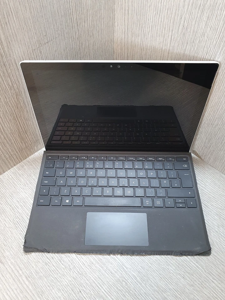 Microsoft Surface Pro 4 12.3" M3-6Y30 @ 0.9GHz 4GB RAM 128GB SSD Grade C EG1102 - Image 1 of 4
