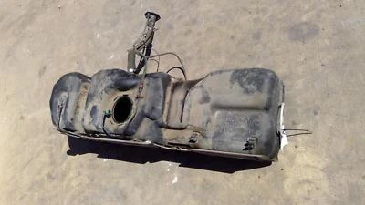 Used Fuel Tank fits: 2009 Gmc Sierra 1500 pickup classic style creased door skin Foto 1 de 4