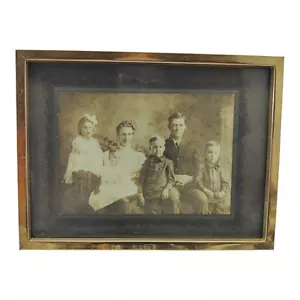 Antigua fotografía en blanco y negro retrato familiar enmarcado 1908 - Imagen 1 de 9