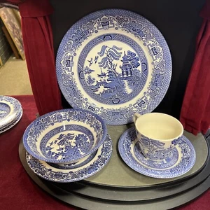 20 Piece BLUE WILLOW EIT 4 Each, Dinner Plate, Cup, Saucer, Bread Plate, Bowl - Picture 1 of 9