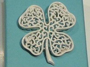 Vintage Crown Trifari White Four Leaf Clover Pin Brooch - Picture 1 of 3