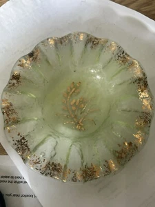 "Cuenco de vidrio verde de colección hoja de oro centro borde festoneado pequeño plato de joyería de 6""" - Imagen 1 de 11
