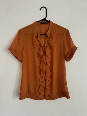 Blusa Top The Limited con Volantes Frontales para Mujer Talla Mediana Naranja Óxido Mangas Cortas Foto 1 de 4