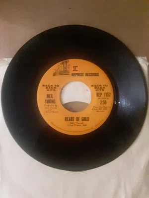 Neil Young: Heart of Gold/Old Man 7 inch 45 Vinyl Record Mint Vinyl .Reprise - Image 1 of 2