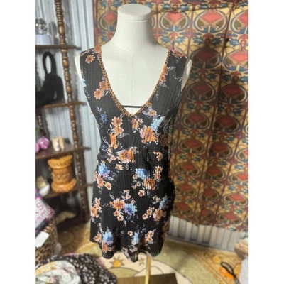 Vestido Tres Corazones Rosa Negro Floral Cuello en V Sin Mangas Talla L Foto 1 de 4