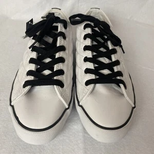 Torrid NWT White Low Top Chunky Lace Up Sneakers Womens Tennis Shoes Size 9W - Picture 1 of 7