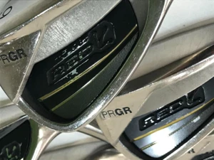 Ladies PRGR RED TITAN FACE Iron Set of 5 7-PW-SW Graphite Flex M-30 Right handed - Picture 1 of 9