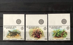 3 Zil Eloigne Sesel Seychelles Wildlife Stamps Selvedge SKINK CRAB TREE FROG '81 - Picture 1 of 7