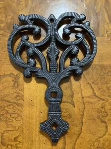 Vintage 1949 John Zimmerman Harner # 5 Cast Iron Footed Trivet Butterfly T-15 - Picture 1 of 12