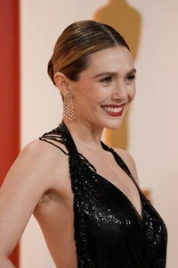 Elizabeth Olsen in a 11" x 17" Glossy Photo Poster 1qe9 - Picture 1 of 1