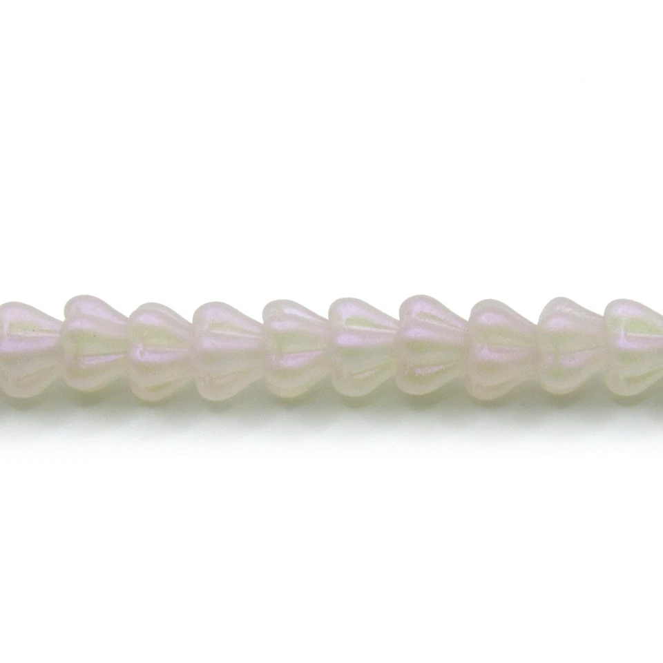 Flores campana bebé rosa lechoso opalescente - 50 cuentas prensadas de vidrio checo de 4x6 mm Foto 1 de 1