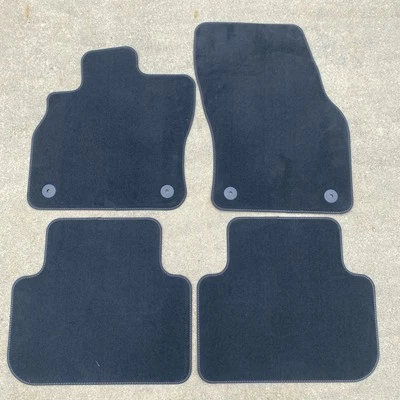 Juego alfombrillas AUDI Q3 2019-2024 GRIS OSCURO PUNTO CONTRASTE 83B863691 Foto 1 de 4