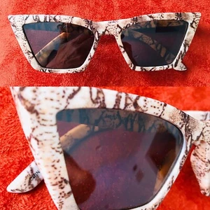 OCCHIALI DA SOLE RETRÒ VLV Pin-Up CATEYE NUOVI - Foto 1 di 12