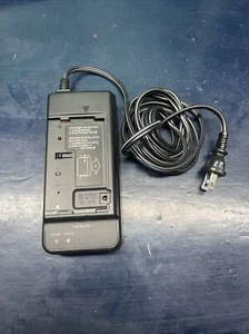 Hitachi VM-AC91A Genuine OEM Video Equipment Power Charger - Picture 1 of 5