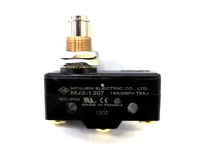 Moujen Electric limit switch MJ2-1307 15A/250V, crosses BZ-2RQ1-A2 - Bild 1 von 3