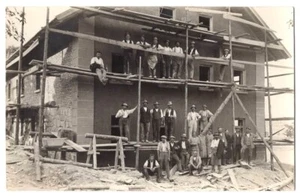 CONSTRUCTION WORKERS : WOOD SCAFFOLDING : OCCUPATIONAL: VINTAGE RPPC - Picture 1 of 3