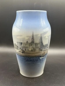 Royal Copenhagen 4571 Porcelain Vase Kronborg Castle Denmark Scenic Design - Picture 1 of 9