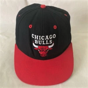 Adidas Chicago Bulls Bordado Ajustable Snapback Sombrero Negro con Billete Rojo - Imagen 1 de 7