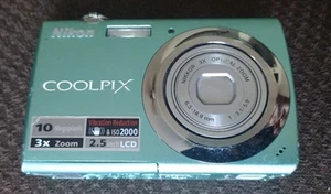 Nikon Coolpix S220 grün 10MP 2,5" LCD 3x optischer Zoom Digitalkamera Objektiv Fehler - Bild 1 von 5