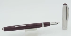 Esterbrook Deluxe Burgundy w/Stainless Steel Cap Fountain Pen - 2556 Nib - 1950s - Picture 1 of 6