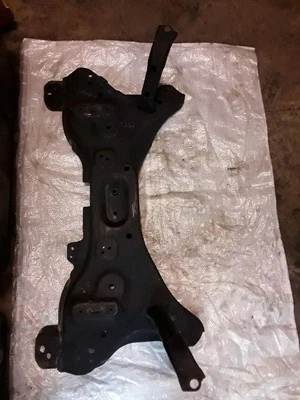 Front Subframe Crossmember 2015 NISSAN VERSA 417-N Foto 1 de 4