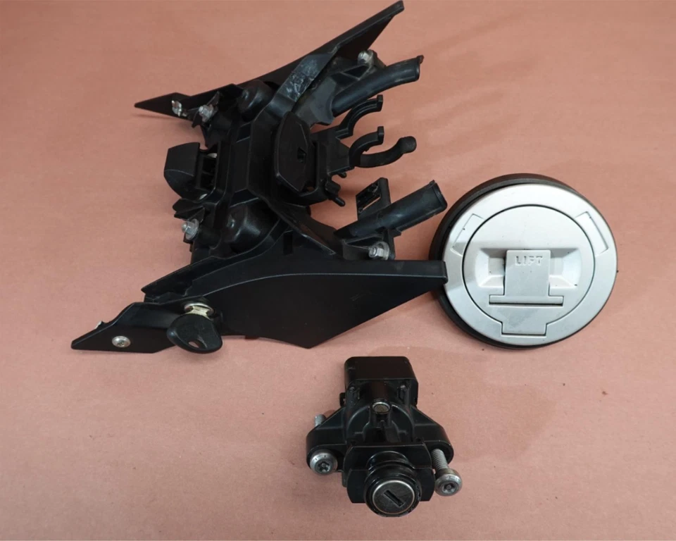 Juego de bloqueo de interruptor de encendido OEM BMW F700 F700GS 2013-2018 Foto 1 de 4