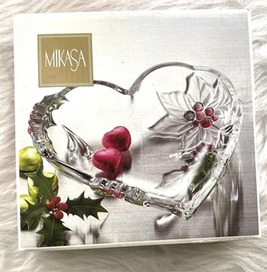 Mikasa Holiday Bloom herzförmige Süßigkeiten Schmuck Schale 6" x 6" tolles Geschenk Neu im Karton - Bild 1 von 4
