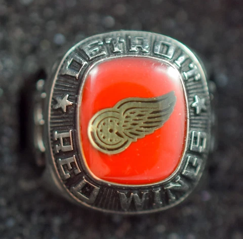 Detroit Red Wings ring, size 7 Cover