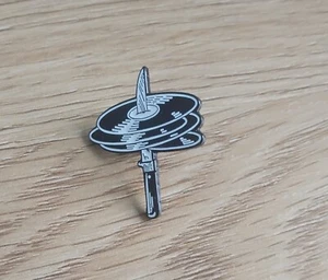Knife Through Records Metall Pin Anstecker - NEU - Bild 1 von 3