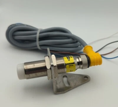 Banner Engineering M18GRY2PQ Proximity Sensor With Bracket - Image 1 of 2