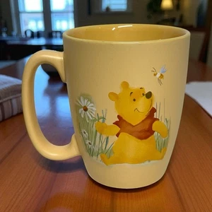 Disney Store Exclusive Winnie The Pooh Mug Large 16 oz Daisy Flowers Honey Bee - Picture 1 of 8