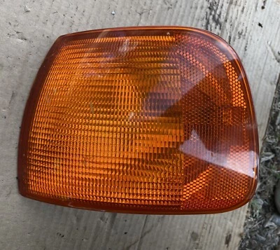 ✅ 99-03 OEM Volkswagen Eurovan MV Front Left Driver Side Turn Signal Repeater - Image 1 of 4