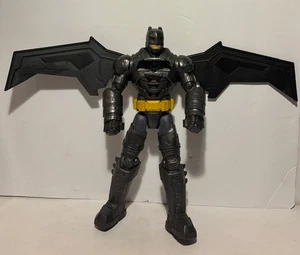 Figura de acción Batman 2015 con alas móviles - 11,5" de alto - Imagen 1 de 2