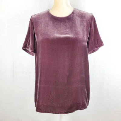 Camiseta Vince Velvet Passas Viscose Seda Manga Curta Gola Redonda Fita Acabamento Textura - Imagem 1 de 4