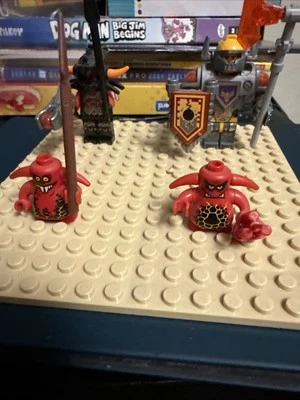 LOTE 4 FIGURAS LEGO CABALLEROS AXI ASH ATACKER SCURRIER NEXO Foto 1 de 3