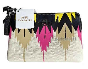 Neu Coach Damen-Handgelenktasche Pferd & Kutsche Design genarbtes Leder Eckreißverschluss - Bild 1 von 5