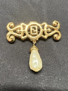 RARE, FENDI signed baroque pearl charm logo brooch - Picture 1 of 6