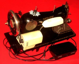 Neuwertiges -PFAFF-31- Näherteil -Automatic mit Motor, Pußpedal + Lampe (33) - Bild 1 von 15