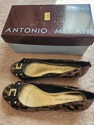 Nuevo en caja Antonio Melani Animal Print charol Ainsleigh213 planos, talla 8,5 Foto 1 de 4
