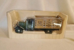 Ford Skate Truck 1934 diecast escala 1:24 nuevos accesorios verdes granja - Imagen 1 de 7