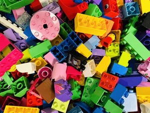 Lot Of 2 Pounds Lbs Random Lego Duplo Bricks Parts Random - Picture 1 of 5