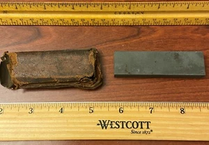 Vintage Carborundum Pocket Hone 149L in Leather Case - Picture 1 of 2