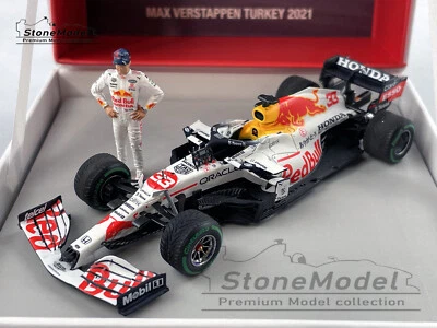 Red Bull F1 RB16B #33 Max Verstappen Turkish GP 2021 1:43 Spark Figure Gift Box - Image 1 of 4