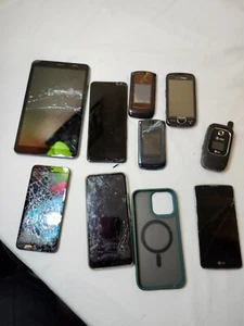 Lot of 8 Cell Phones 1 Tablet & Phone Case Most have cracked screens for parts - Photo 1 sur 8