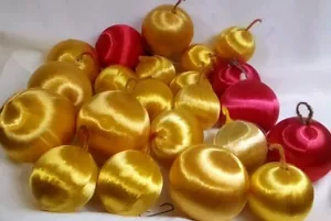 23 Vintage Satin Balls Silk Thread Christmas Tree Ornaments Red Gold Lot - Picture 1 of 9