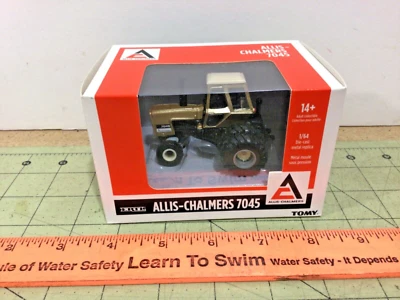 1/64 Allis-Chalmers 7045 GOLD Chase tractor - Image 1 of 2