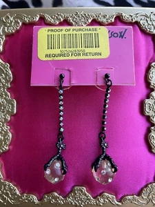 Pendientes de bola de cristal Betsey Johnson vintage con garra de cuervo cazador de vampiros - Imagen 1 de 2
