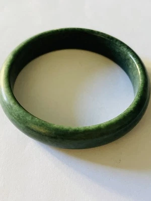 Precioso brazalete clásico de jadeíta Foto 1 de 4