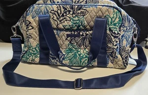 Vera Bradley kompakte Sporttasche mit langem verstellbarem Riemen und Griffen - Bild 1 von 13