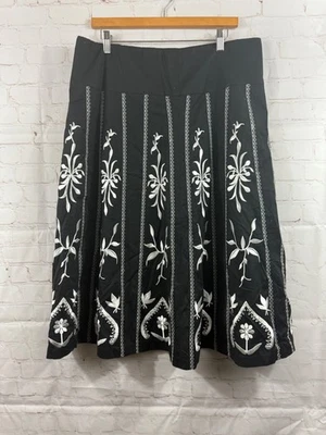 Falda Diálogo Mujer Talla 14 Negra Blanca Bordada Elegante Foto 1 de 4